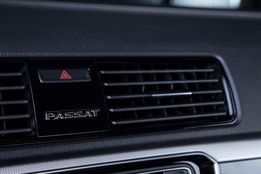 Детали интерьера Volkswagen Passat GT (NMS) 2018 года  (фото 22 из 24)